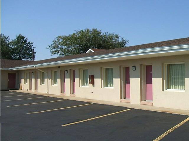 - Dix Hotel