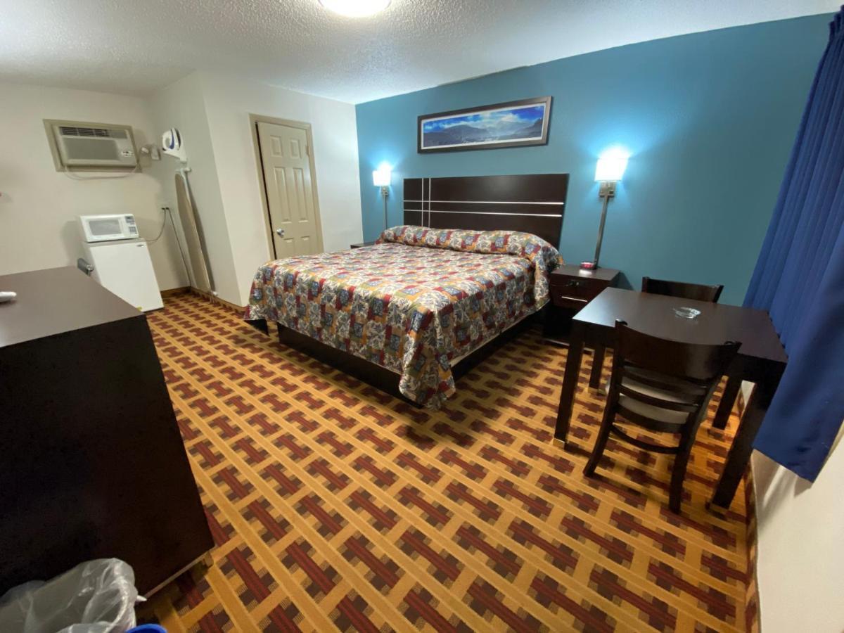 - Dix Hotel