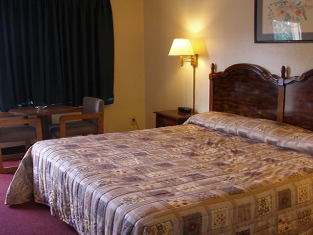 - Dix Hotel