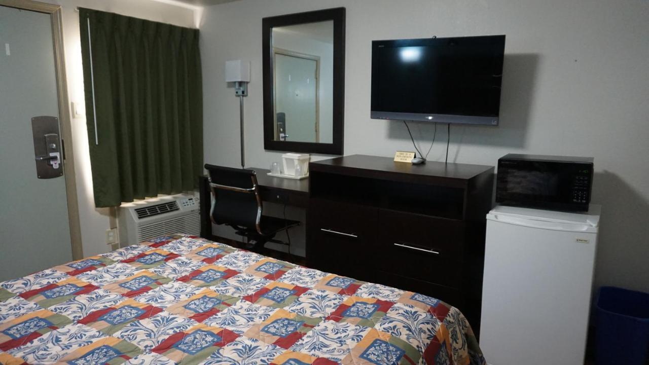 - Dix Hotel 2*