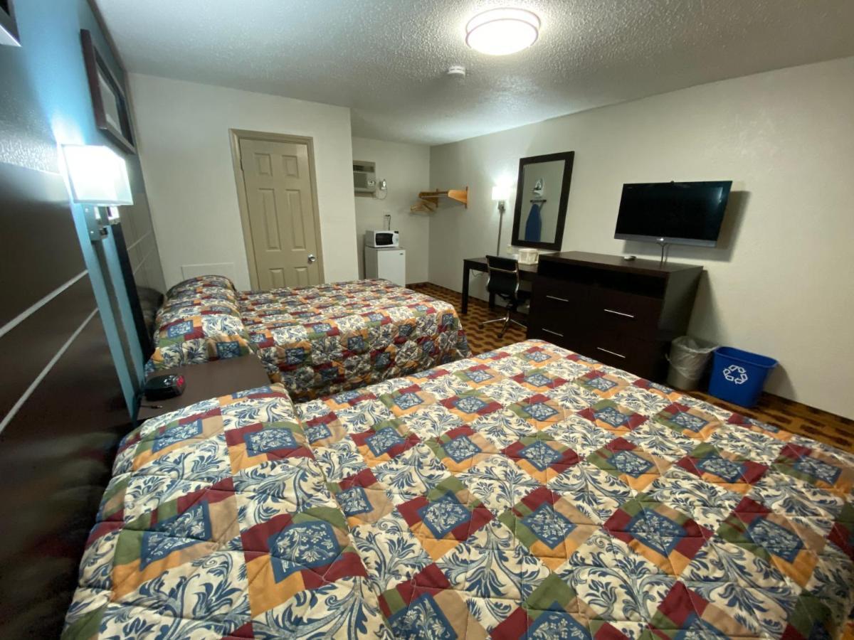 - Dix Hotel 2*