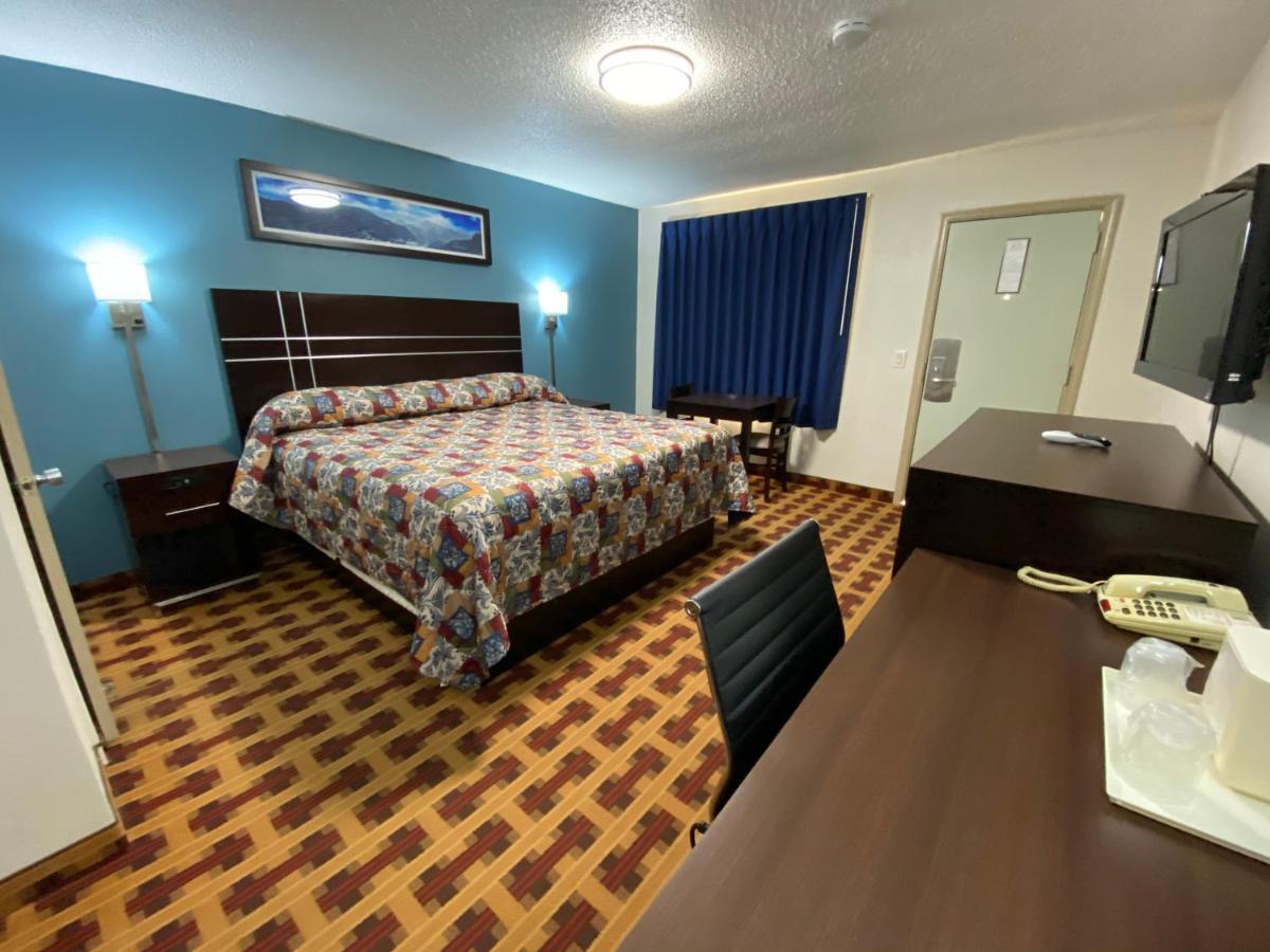 - Dix Hotel 2*