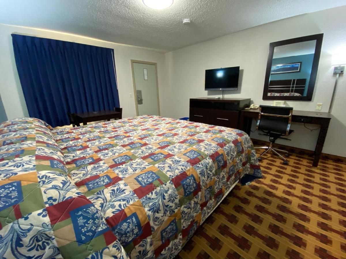 - Dix Hotel Wrightstown